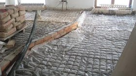 Топъл под на замазка