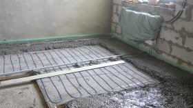 Топъл под на замазка