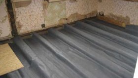 Изливане на бетонна замазка