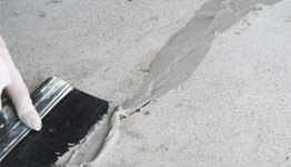 Изравняване на пода с лепило