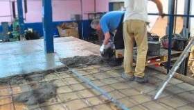 Полагане на бетонна замазка