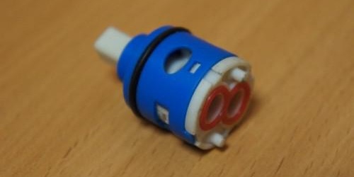 Патрон за ключ за душ