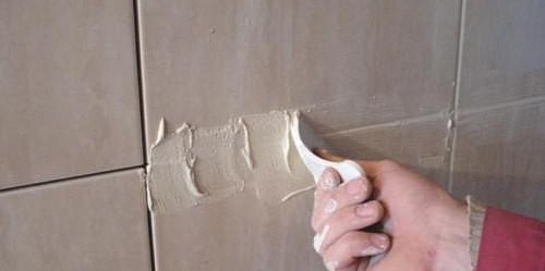 фугираща смес за плочки