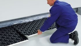 Плочки на топъл под в банята