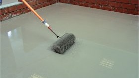 Изравняване на пода със саморазливна смес