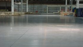 Изравняване на пода със саморазливна смес