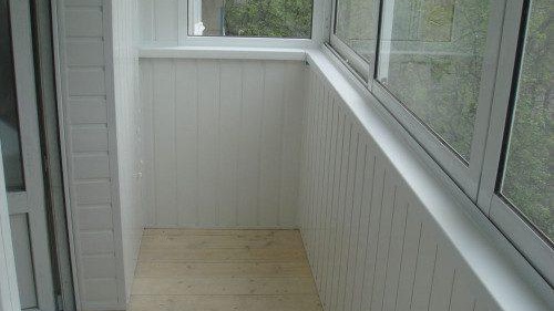 Стенна декорация на балкона