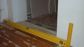 Изравняване на подовата настилка в апартамента