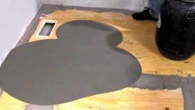 изравнете пода със саморазливна смес