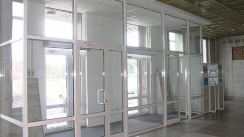 Входна група от стъклопакети