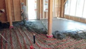 Дебелината на пода с топла вода