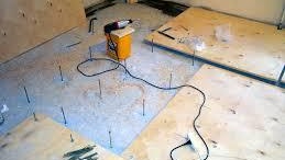 Изравняване на пода с шперплат