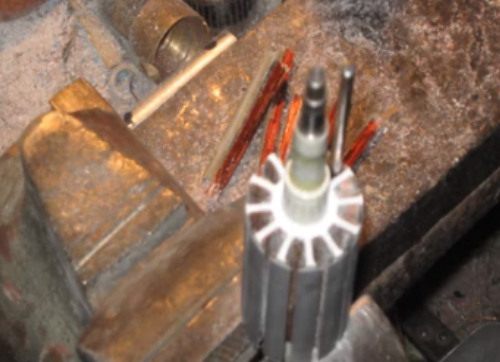 Измерете диаметъра на проводника, преди да извадите кабелите от жлебовете