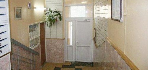 Как да инсталирате пластмасова врата