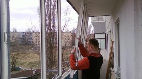 Монтаж на пластмасови прозорци на лоджията