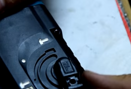 изглед на превключвателя за режим 2450. в позиция за пробиванеpng