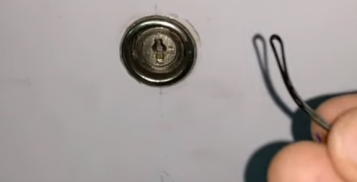 отворена ключалка за поща