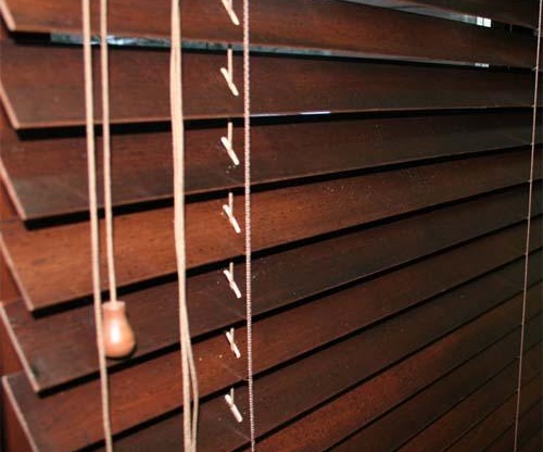 Дървени щори за пластмасови прозорци