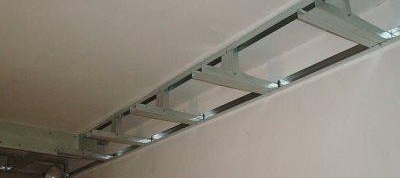 монтаж на рамката под фоновото осветление