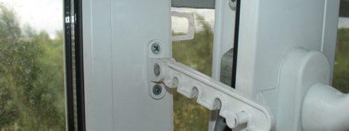 Механизмът за микровентилация на пластмасови прозорци.