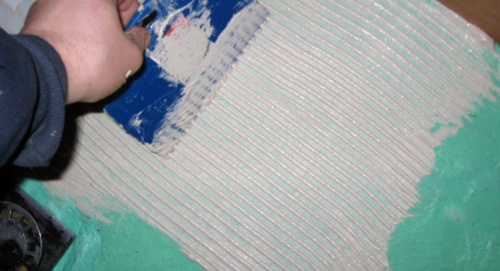 лепило върху мозайка