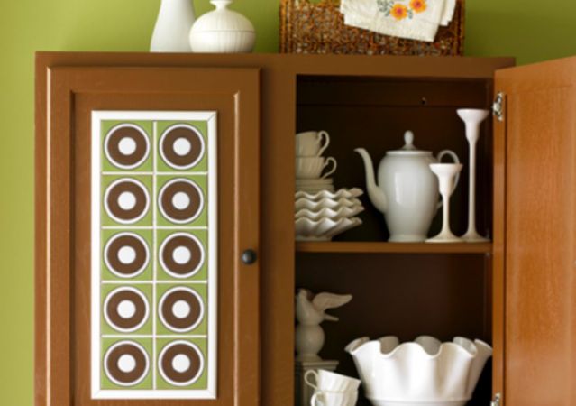 ДЕКОРИРАМЕ КУХНЕНСКИ МЕБЕЛИ С КЕРАМИЧНИ ПЛОЧКИ