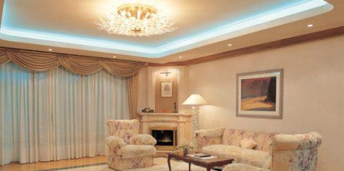 снимка тавани от гипсокартон на две нива с осветление