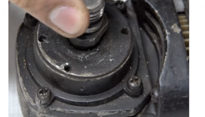 Проверка на хлабината на вала на шпиндела