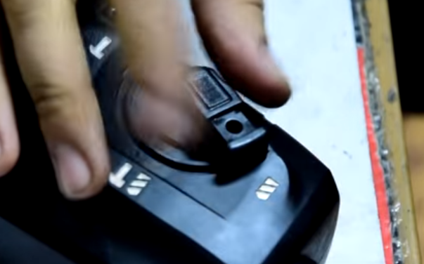 завъртете обратно на часовниковата стрелка до позиция за пробиване