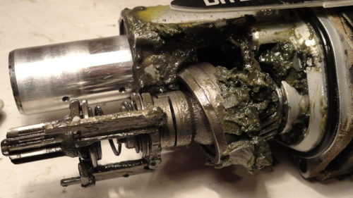 Устройство за възвратно-постъпателно предаване на въртящ момент и момент