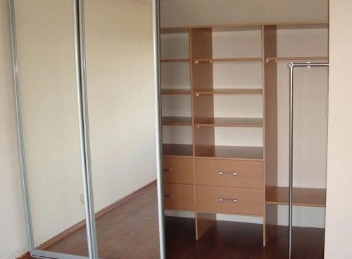 Плъзгащи се врати за дрешник