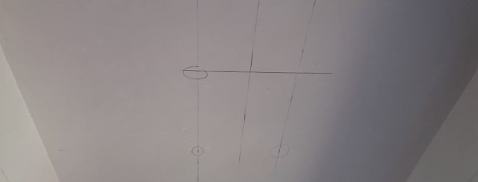 Маркировка на тавана за ниша от гипсокартон под светлинната линия