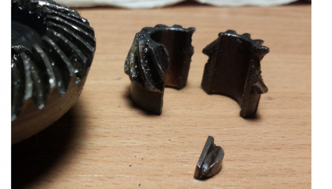 счупено задвижващо зъбно колело