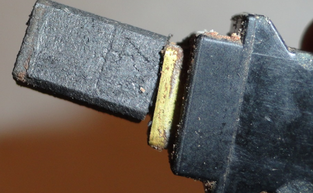 Въгленови четки за бормашина Hitachi DH23PC3