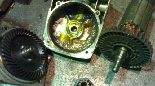 искрящо разглобено