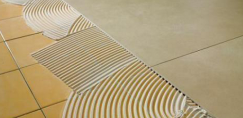 Можете ли да поставите плочки върху плочки