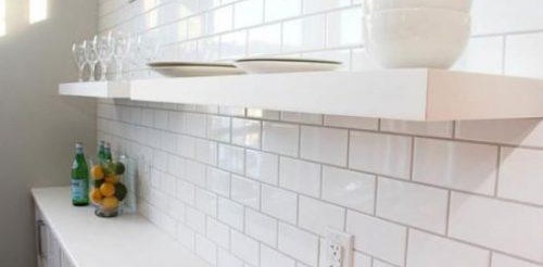 лъскави плочки в кухнята