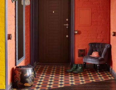 Плочка на входната врата снимка