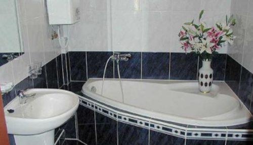 фугираща смес за плочки за баня