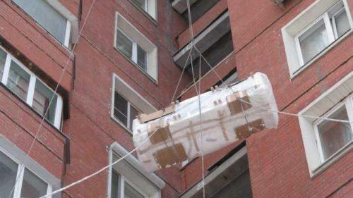 Pod'em paketa gipsokfrtona na verhniy etag