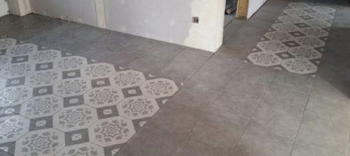 Плочка пред входната врата