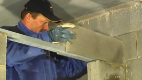 Врата от керамзитобетонна преграда