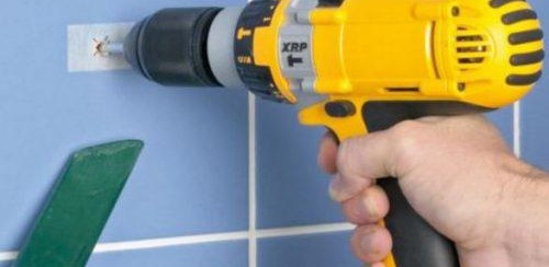 пробийте плочки с отвертка