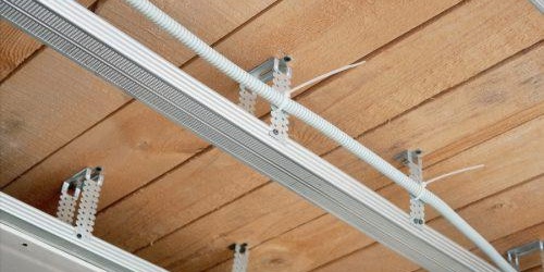 Монтаж на винтове за дърво