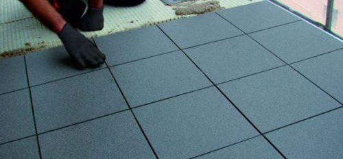 как да поставите плочки на балкон