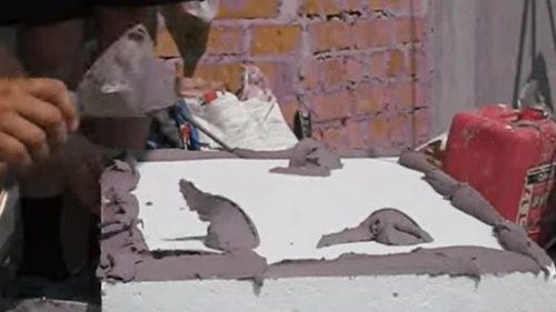 нанесете лепило върху изолацията