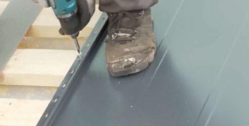 покрив, прикрепен сами