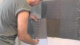 полагане на мозайка върху мрежата