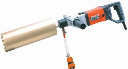 Диамантена обстановка с корона