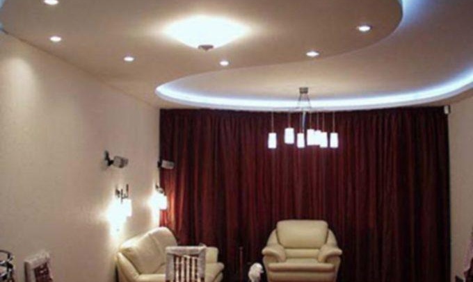 Фигурни елементи на таван на две нива с LED лента